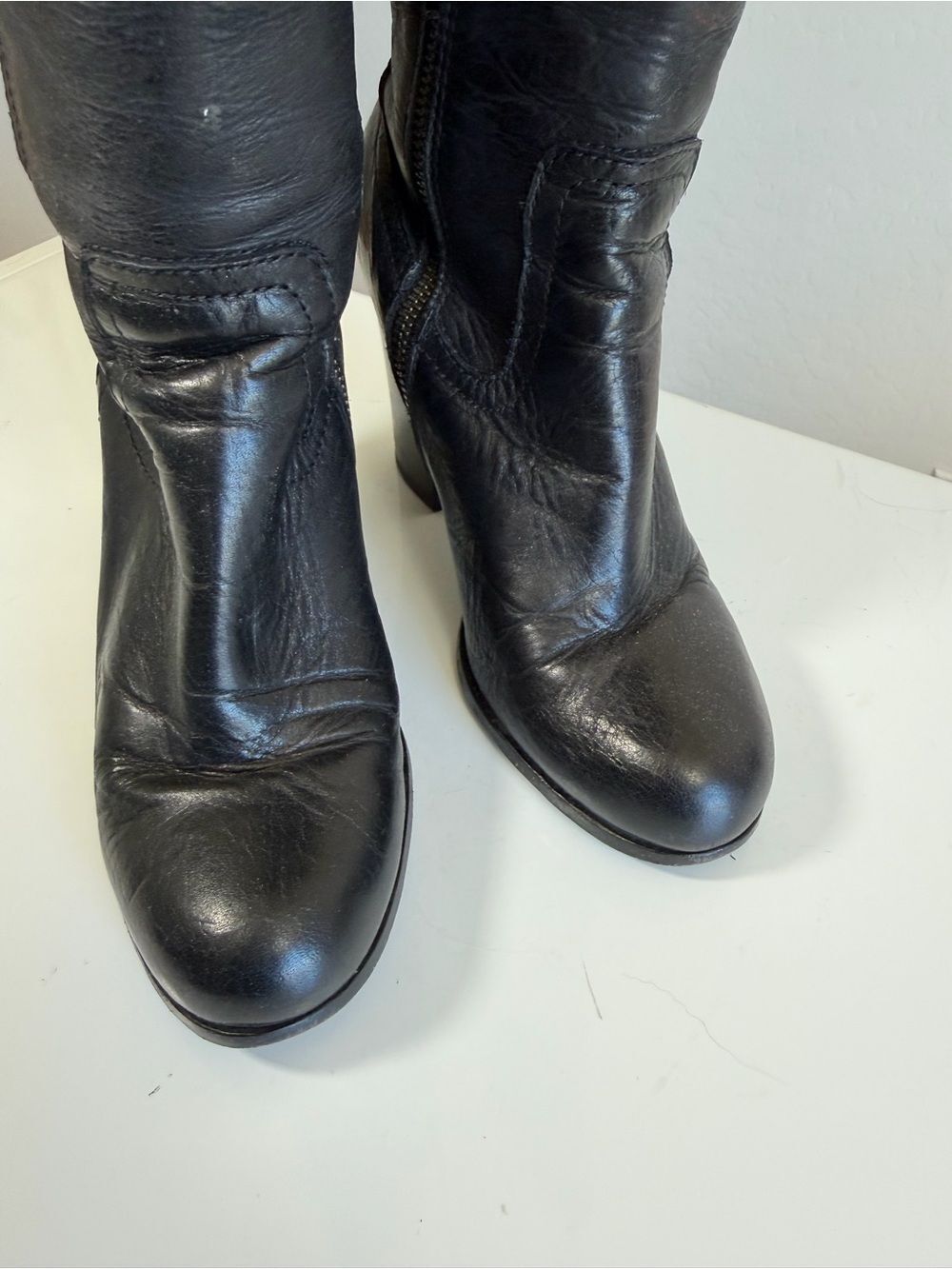 Frye Black Leather Knee-High Side-Zip Block Heel Boots - Size 7M - Picture 4 of 10